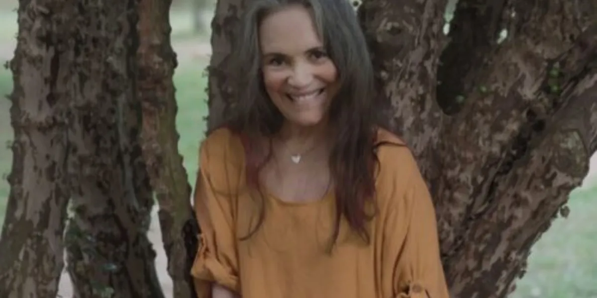 Regina Duarte fala da sua arte visual, das manchetes sensacionalistas envolvendo a atividade e reflete sobre legado