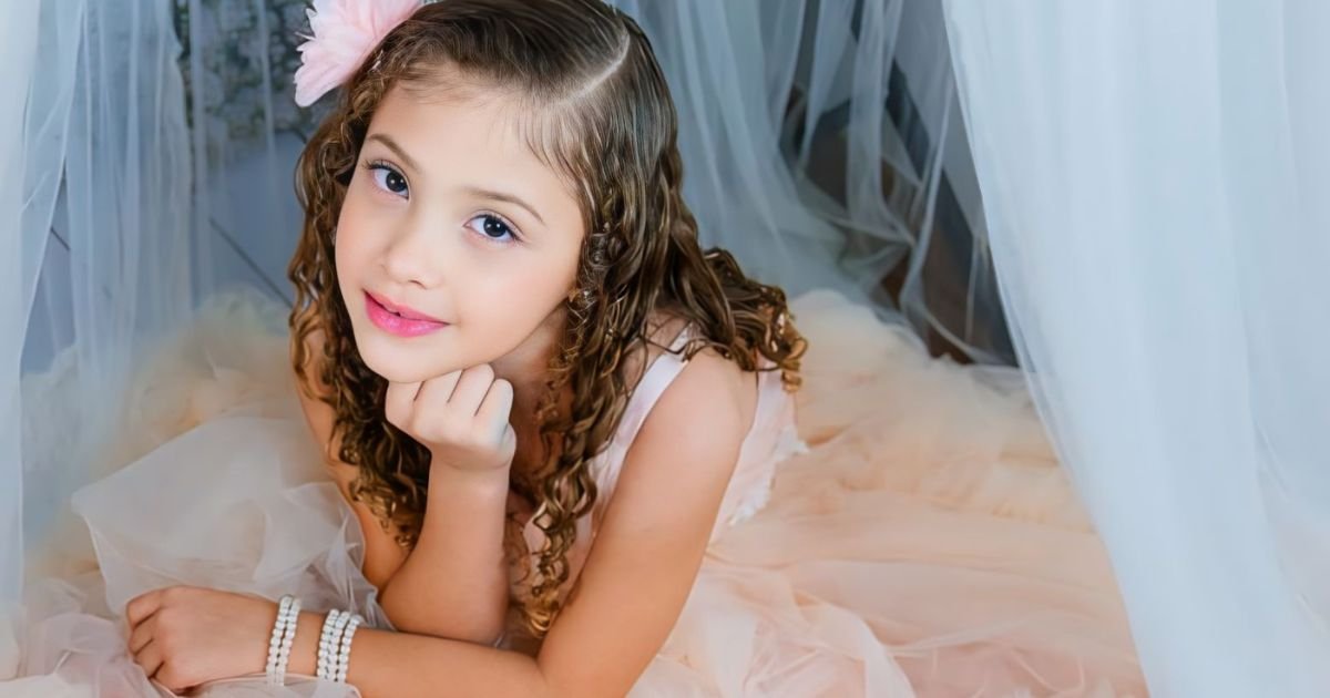 Isabelle Fernandes: A Promissora Estrela das Redes Sociais e da Moda Infantil