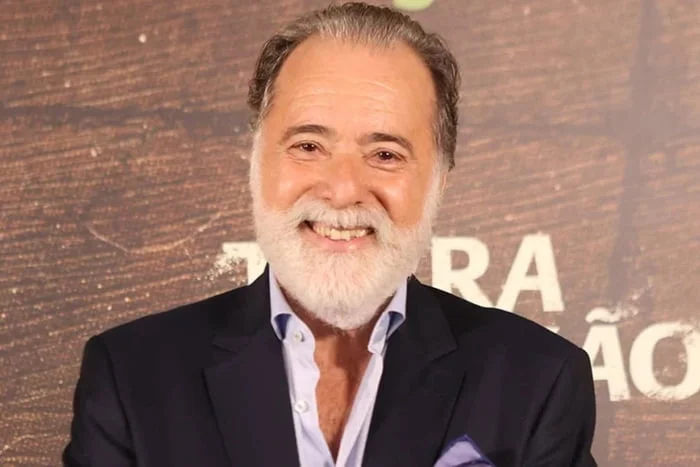 Tony Ramos estreia no teatro após se recuperar de duas cirurgias