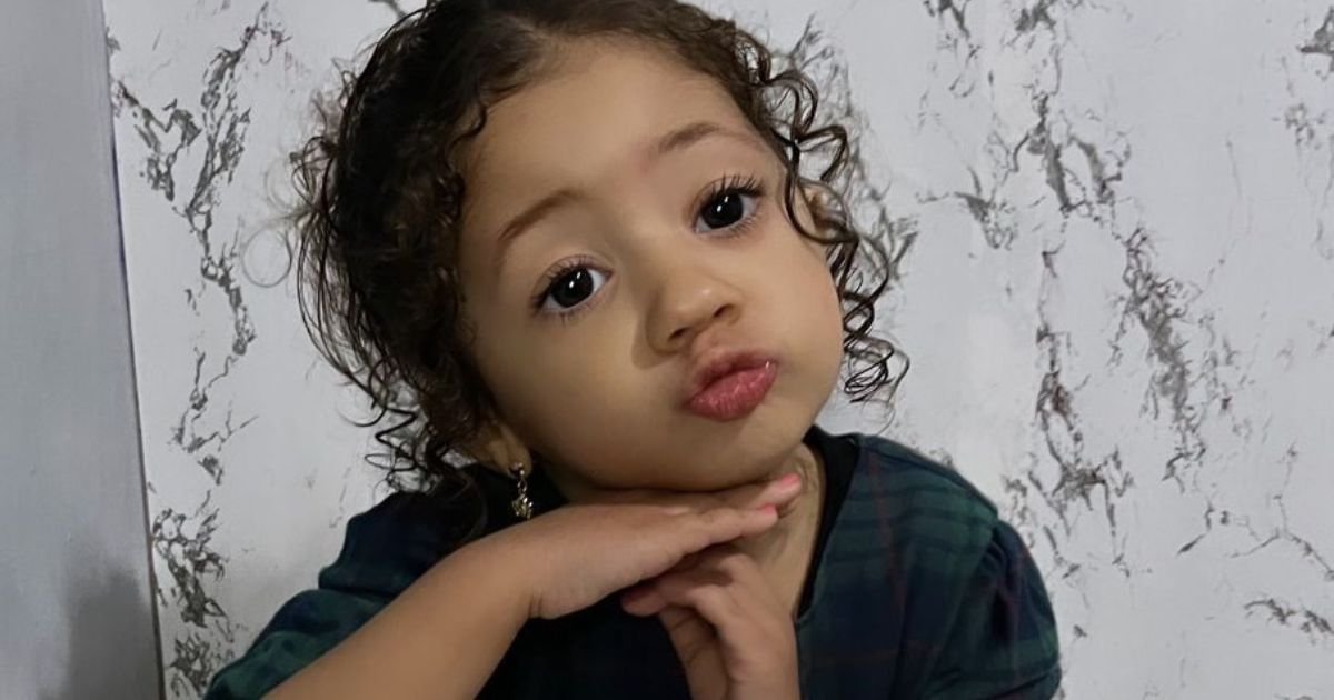 Liz Mendes: A Pequena Influenciadora que Conquista Corações com Seu Carisma