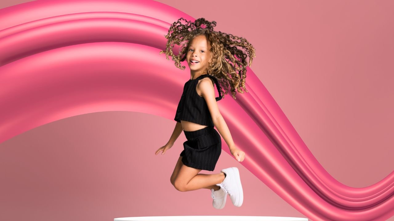 Valentina Emanuelly: A Pequena Estrela que Conquista o Mundo da Moda e da Televisão