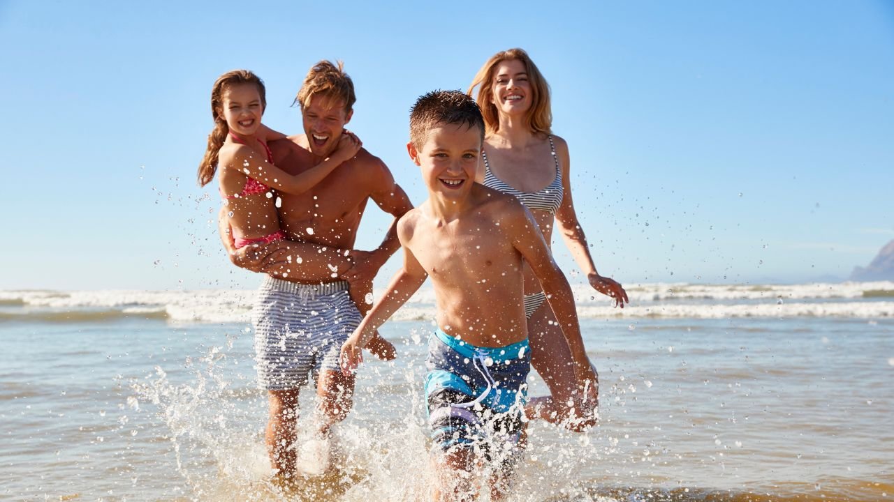 Conheça 6 cuidados com as crianças no verão que você deve ter