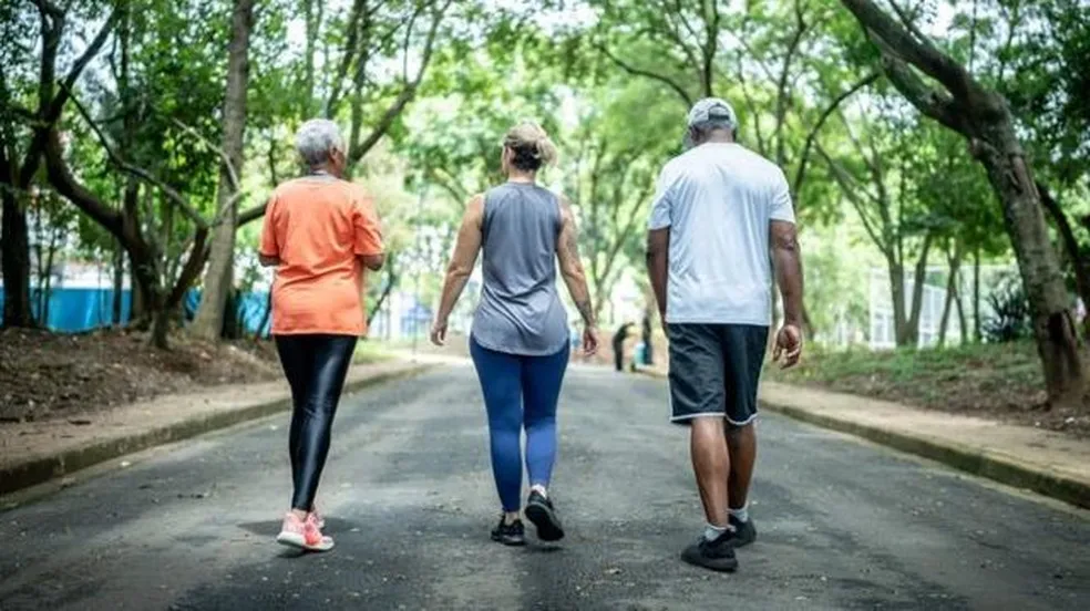 Quantos mil passos por dia ajudam a reduzir os sintomas de depressão? Estudo faz nova estimativa